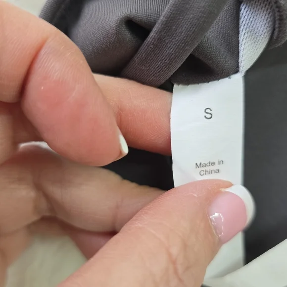 NWOT 2 Pack Everyday Seamless Padded Bandeua Bralettes - White and Black Size S - Picture 3 of 3